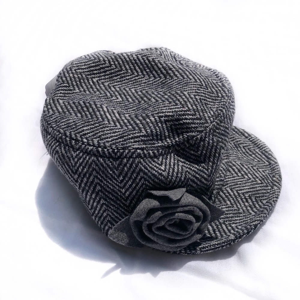 Gray striped cadet hat with flower